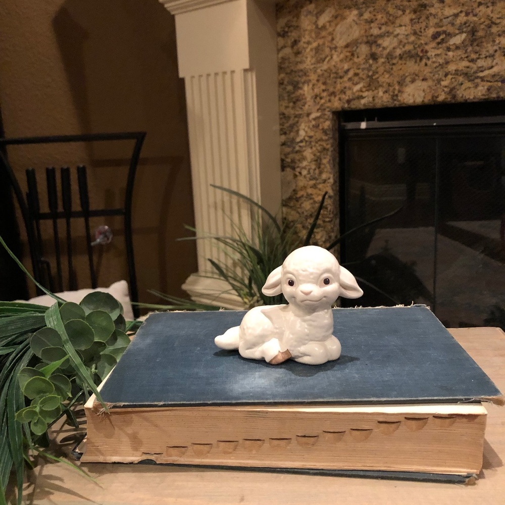 Vtg Goebel Annual Easter Figurine 1986 Lamb